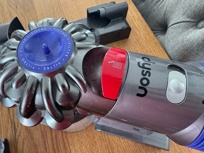 Dyson v8 Absolute