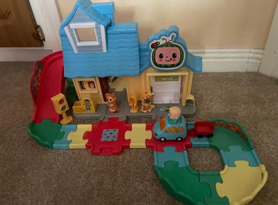 Vtech Toot toot drivers cocomelon track