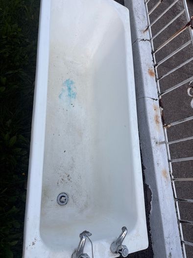 Cast iron bath