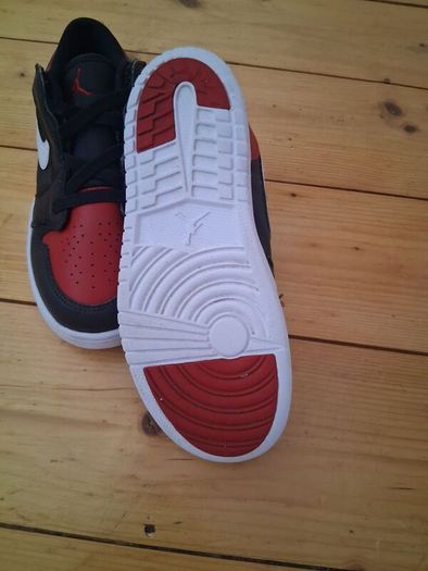 Nike Air Jordan black & red trainers 2.5 uk