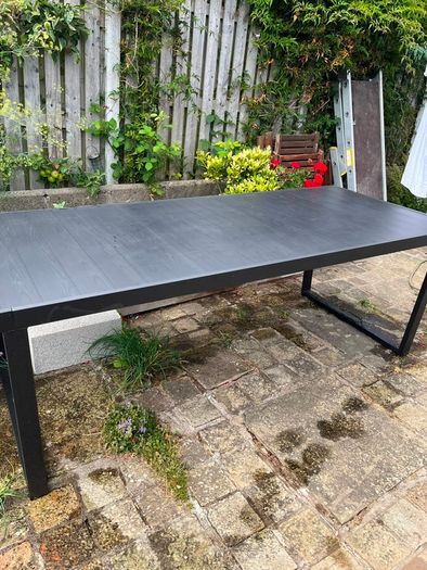 Varmanso dining table