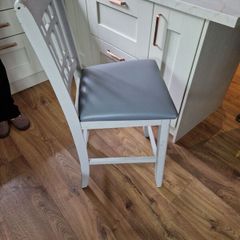 4 kitchen/bar stools