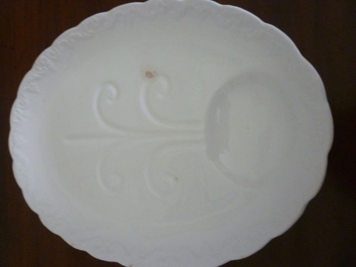 1930's Irish Serving Resting Table Plate to suit size of Chicken, Duck, Guiney Fowl, Roast- Very Good Vintage Condition.