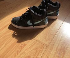 Nike trainers blue with metallic blue tick
