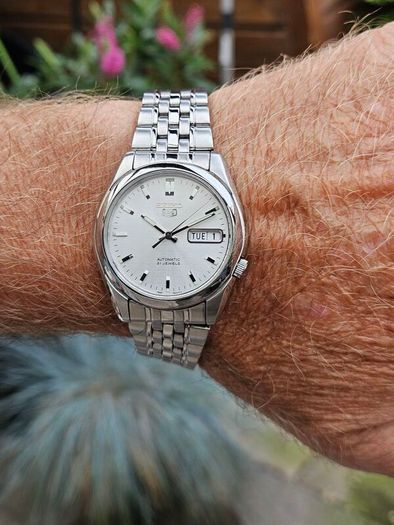 Watch Seiko 5 Automatic.