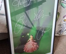 Autograph Wicked Ariana Grande