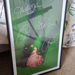 Autograph Wicked Ariana Grande