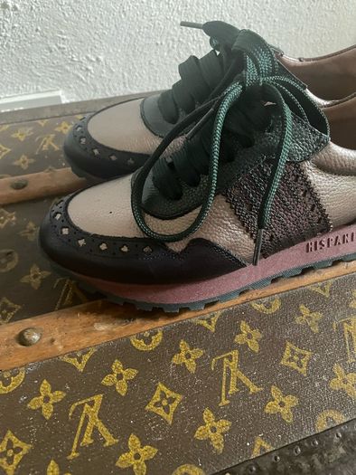 Hispanics trainers