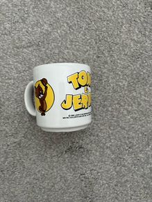 Vintage Tom & Jerry ceramic mug featuring classic artwork of Tom and Jerry