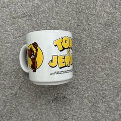 Vintage Tom & Jerry ceramic mug featuring classic artwork of Tom and Jerry