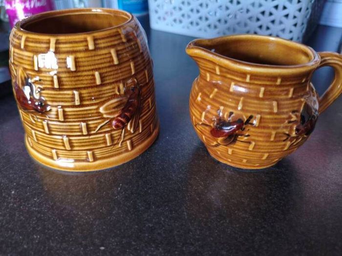 Vintage Mid 20th century Japanese Marutomoware jug and sugar bowl set.