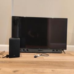 55 LG 4K Smart TV and Bluetooth Soundbar Dolby Audio Great Condition