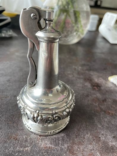 Vintage Ronson Decanter Table Lighter