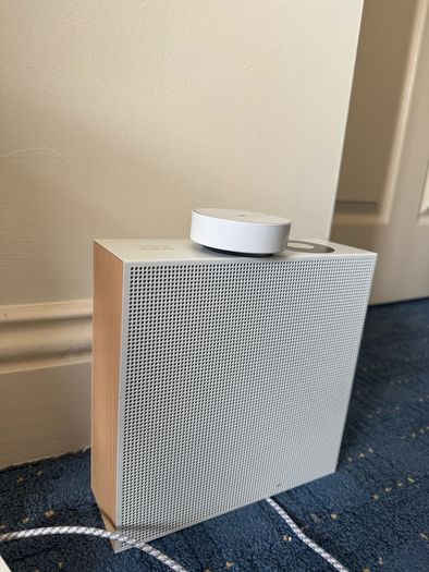 Beautiful Samsung smart speaker VL351 white