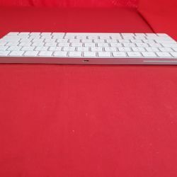 Apple Bluetooth Wireless Mini Keyboard V2 (A1644).
