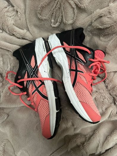 asics trainers