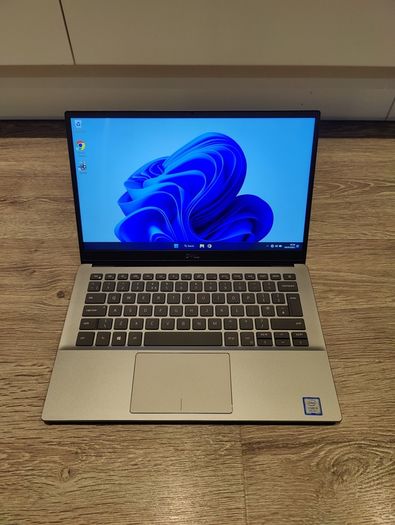 Slim Dell Latitude 3301 | Amazing Screen  |  New Battery