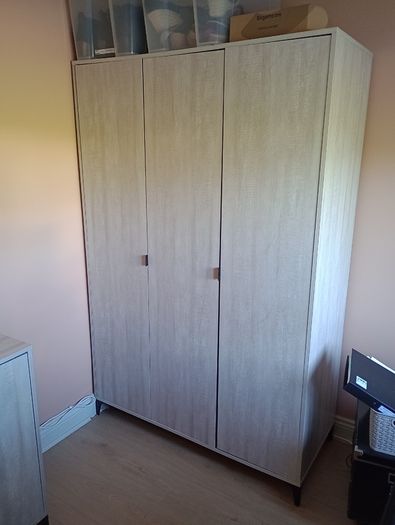 Three-door wardrobe in light wood effect finish