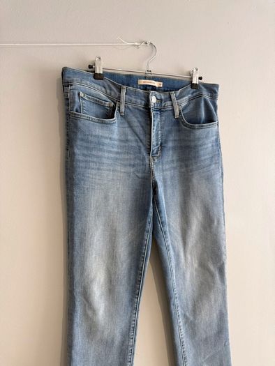 Pre Owned Levis 312 Shaping Slim Jeans