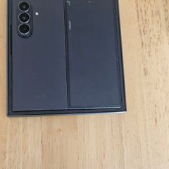 Samsung Z Fold 7 256GB Perfect Condition 9 Months Old with receipt unlocked to any Network and with Accessories.