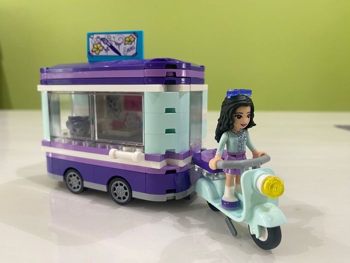 LEGO Friends Emma's Art Stand, Set 41332