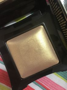 Illamasqua beyond powder highlighter in dynasty