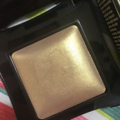 Illamasqua beyond powder highlighter in dynasty