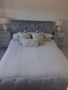 5ft Grey Crush Velvet Sleigh Bedframe.