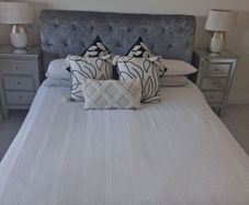 5ft Grey Crush Velvet Sleigh Bedframe.