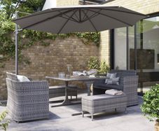 Brand New Overhanging Parasol + 4x Weights and base Included