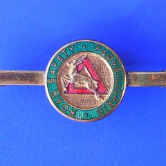 ROAD SAFETY PADVEILIGHEID (English/Afrikaans) South African qualification or award enamelled tiepin badge (1950's / 1960's)