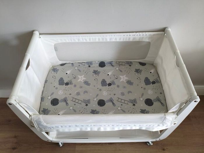 Baby bedside crib