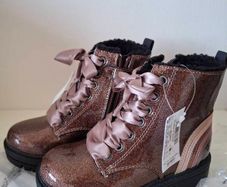 Girls boots