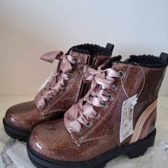 Girls boots