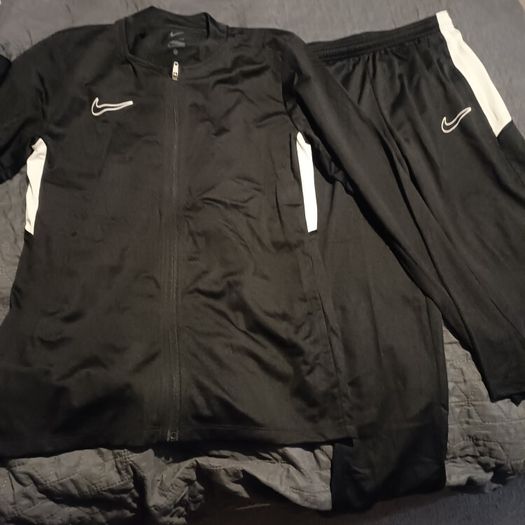 New Mens Nike tracksuit and tshirt
