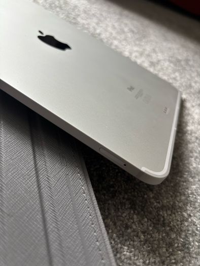 iPad Pro 11 inch 3rd gen WiFi + Cellular