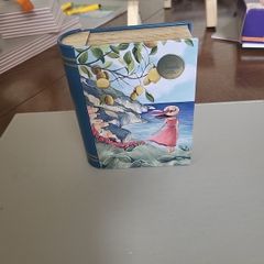 Italian tin box