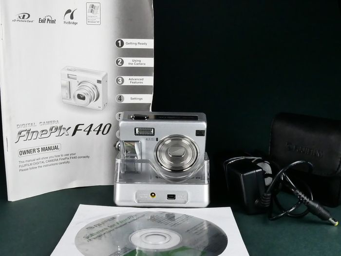 FUJIFILM FinePix F440 Digital Camera 4megapixel