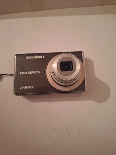 Olympus X-960 digital camera With 4GB Memory Card
