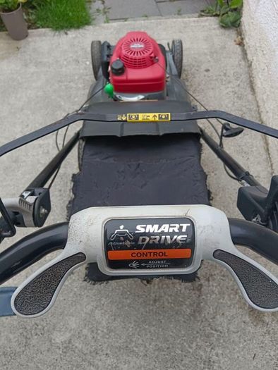 Honda HRX537 self drive lawnmower with 23 inch mulching plastic deck, in good condition. Sold as you seen