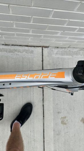Giant Escape 2 Disc Hybrid Bike