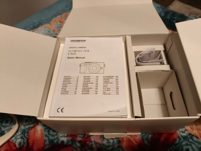 Olympus Pen E-PL9 + Lumix 25mm F1.7 lens Bundle