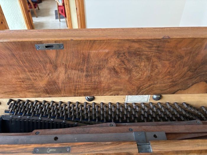 R. Gors and Kallmann piano
