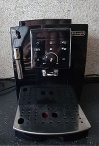 DeLonghi Magnifica Bean to Cup Coffee Machine ECAM 13.123.B