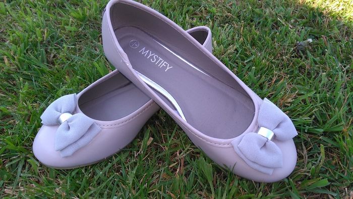 "Mystify" Shoes Size 4