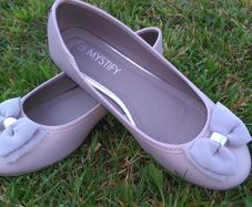 "Mystify" Shoes Size 4