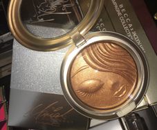 Mac limited edition Mariah Carey highlighter powder