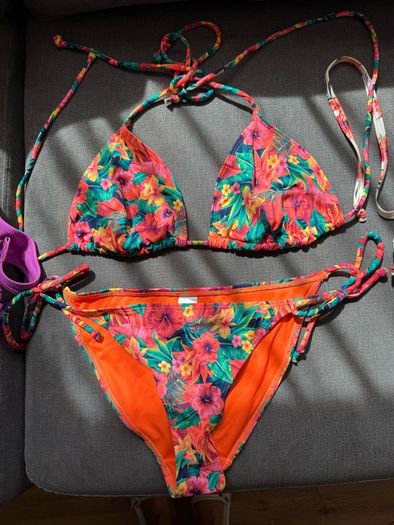 6 Swimming bikinis, size S (8/10)