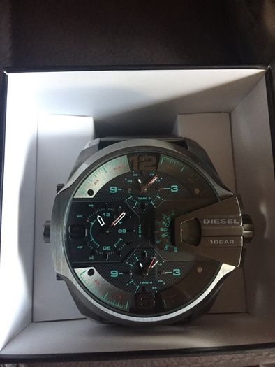 Diesel Uber Chief Gunmetal Watch broken