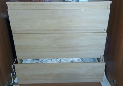 Chest of drawers